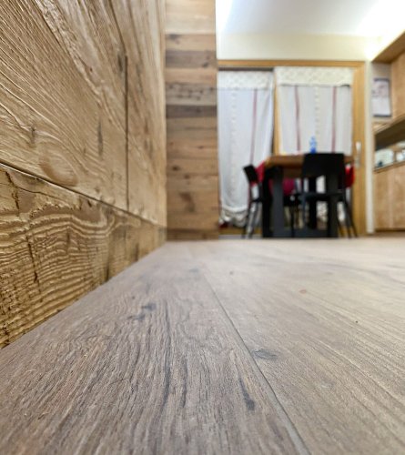 mobili in legno massello