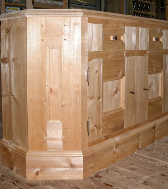 Credenza in Cirmolo